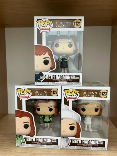 Kit 3 Funko Pop's! Beth Harmon with Trophies #1121 with Rook #1122 Final Game #1123 Novos!