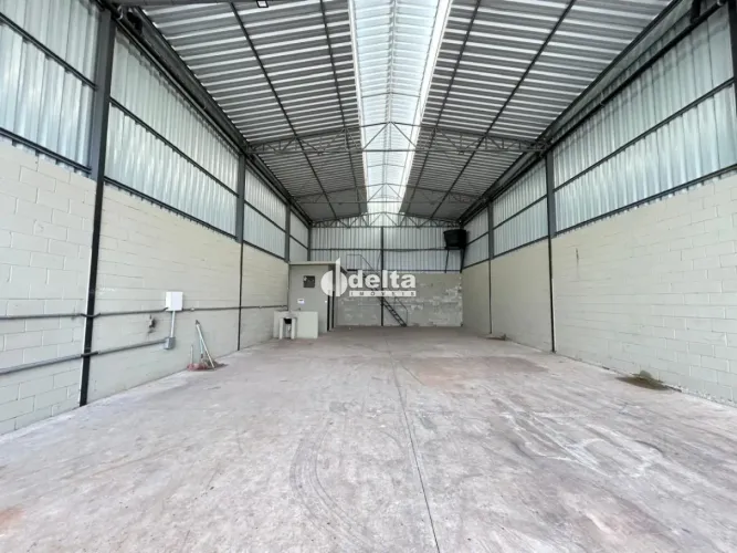Galpão comercial para locação no bairro Minas Gerais em Uberlândia-MG