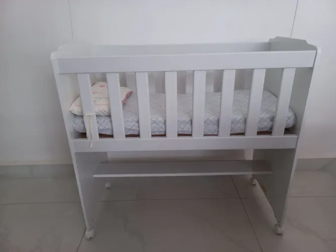 Mini berço branco seminovo