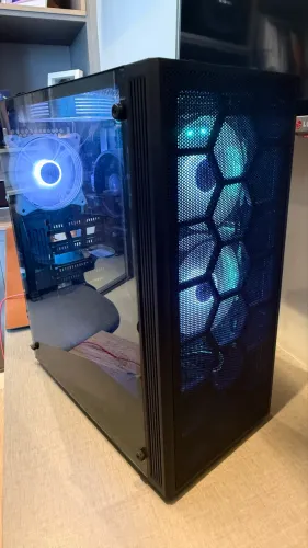 PC Gamer com Ryzen 5 4600G, 16GB de RAM, SSD + HD e gabinete com RGB