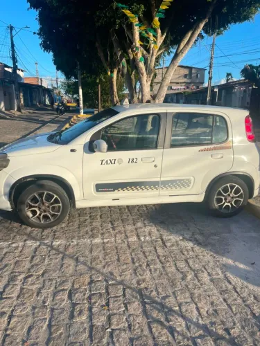 Fiat Uno Sporting 1.4 EVO Fire Flex 8V 4P 2013
