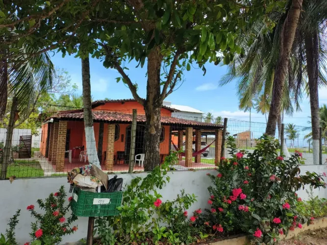 Oportunidade! Casa 5/4, 50 mts da Praia, Condomínio Fechado!!