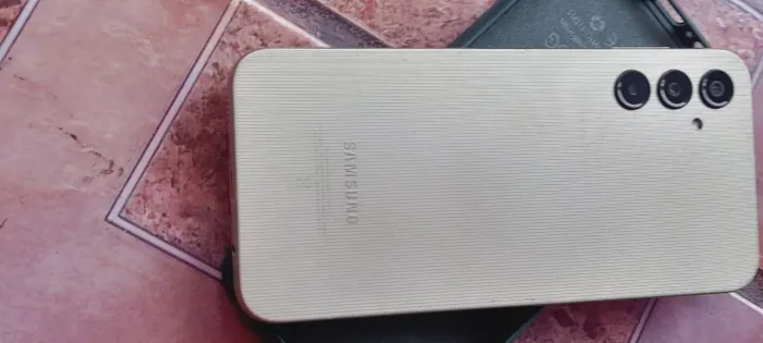 Verde-se um celular Samsung A14