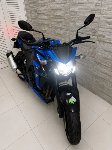 Vendo SUZUKI GSX-S 750