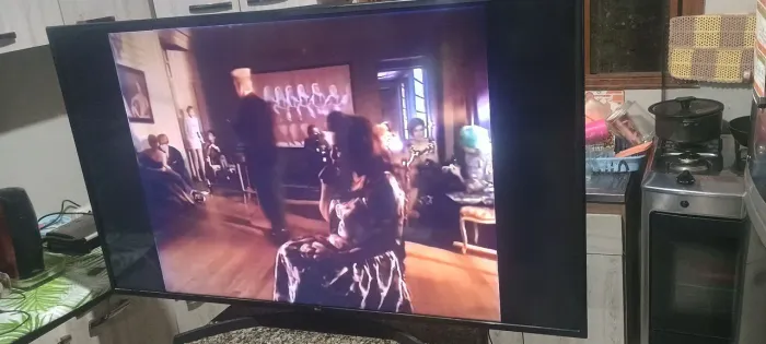 Smart TV LG 60pol 4K barbada leia