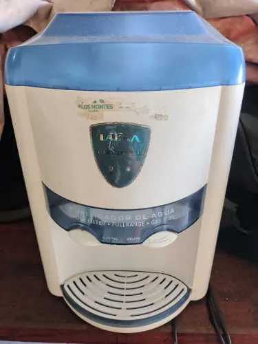 Bebedouro Latina 110v não gela 