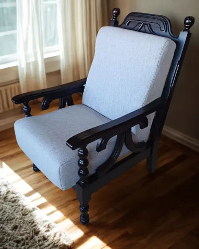 Poltrona Design Clássico com Detalhes Torneados