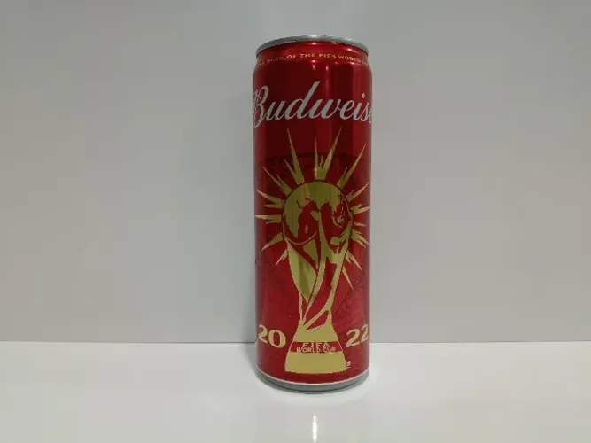 Lata de cerveja vazia Budweiser 2022 Copa do Catar
