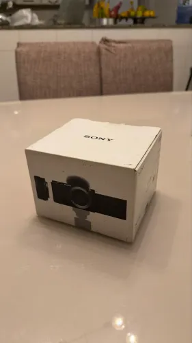 Sony Alpha ZV-E10 (APS-C) - Impecável, Completa na Caixa 
