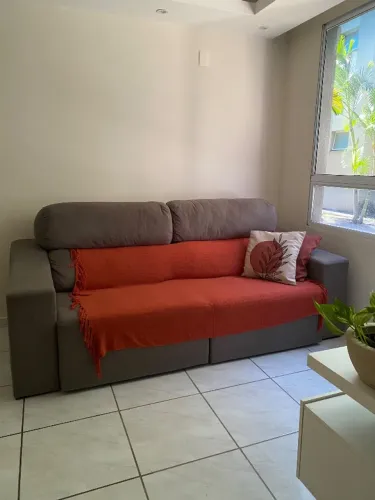 Mesa de jantar com 4 cadeiras e sofá retrátil reclinável