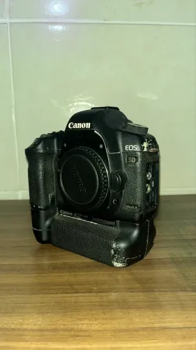 Canon 5D Mark II Full Frame + Grip + bateria + 3 cartões memória sandisk 