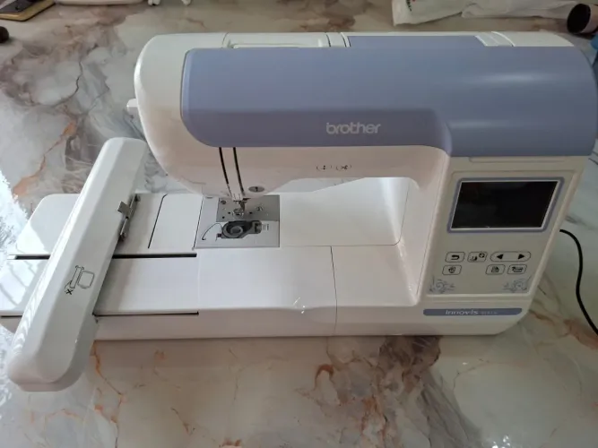MÁQUINA DE BORDAR BROTHER BE815L