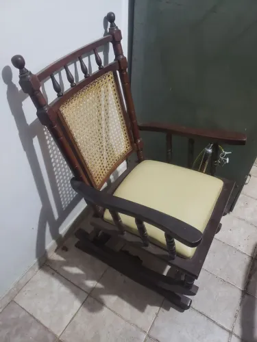 Cadeira de balanço antiga