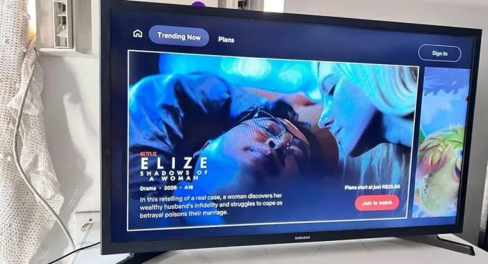 TV Smart Samsung 32" Perfeito Estado Com Controle Pegando Tudo