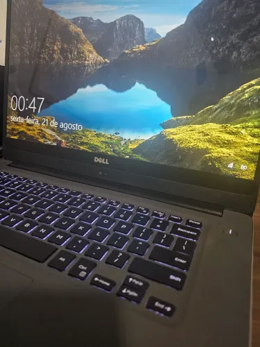 Notebook Dell i7 com placa de vídeo e acessórios