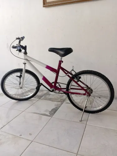 Vendo ?bike aro 20 pneus novos, toda filé, pronta pra uso !