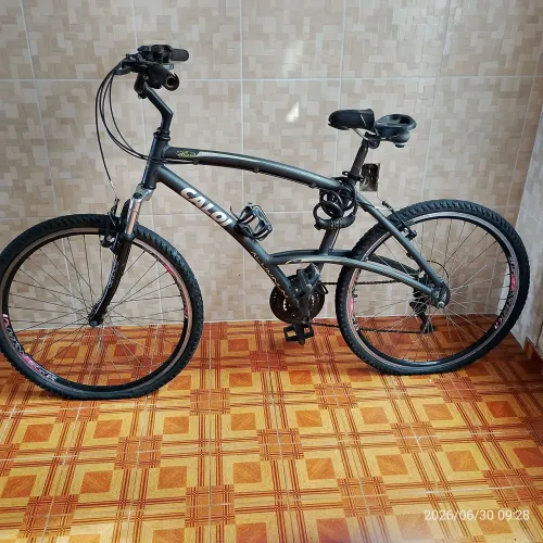 Bicicleta Caloi para consertar.