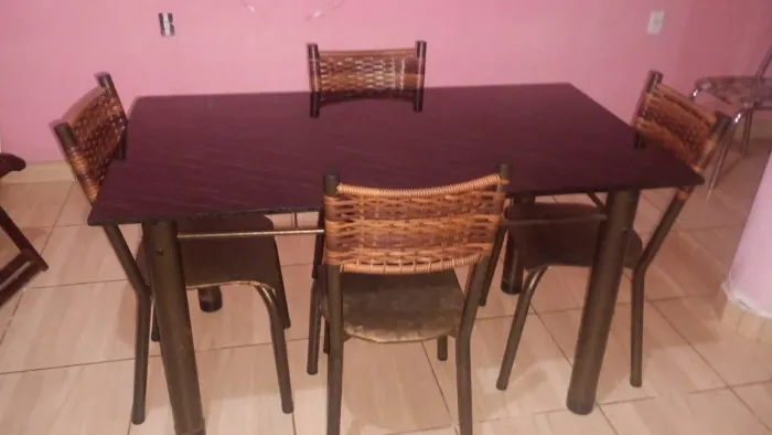 Mesa 6 lugares/com 4 cadeiras