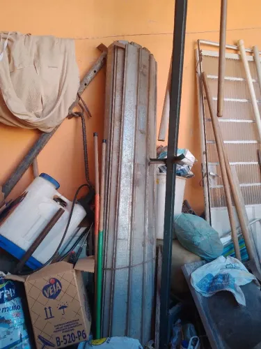 Vende_se porta pra loja 1.100 porta de entrada completa  450. e freezer liga mas nao gelao