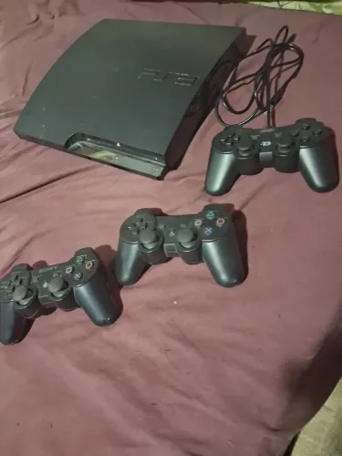 PS3 Slim desbloqueado com 3 controles