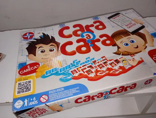 Jogo de tabuleiro Cara a Cara