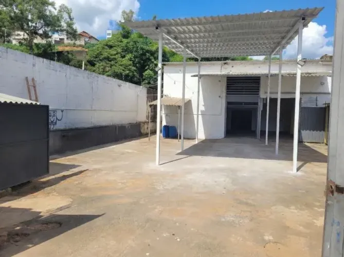 Galpão de 700m2 Varginha no entroncamento da Av. Plínio Salgado c/ BR-491 e MG167
