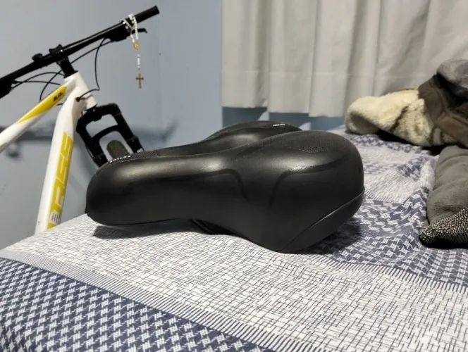 Vendo banco de bike semi novo nunca usado, super confortável para corrida e pedal.
