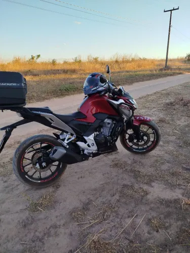 Honda CB 300F Twister 2026 quitada - apenas 3 meses de uso