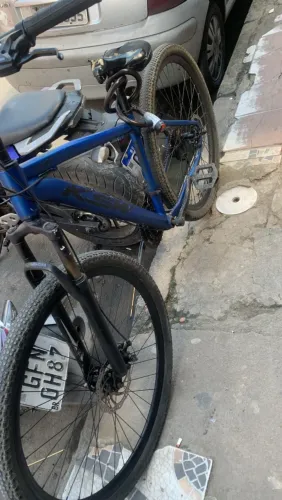 Bike em ótimo estado aro29 todas as marchas pegando tudo ok só pega e anda