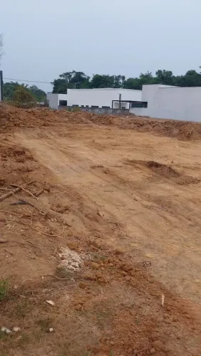 trabalhamos com terra planagem e materiais de construção.