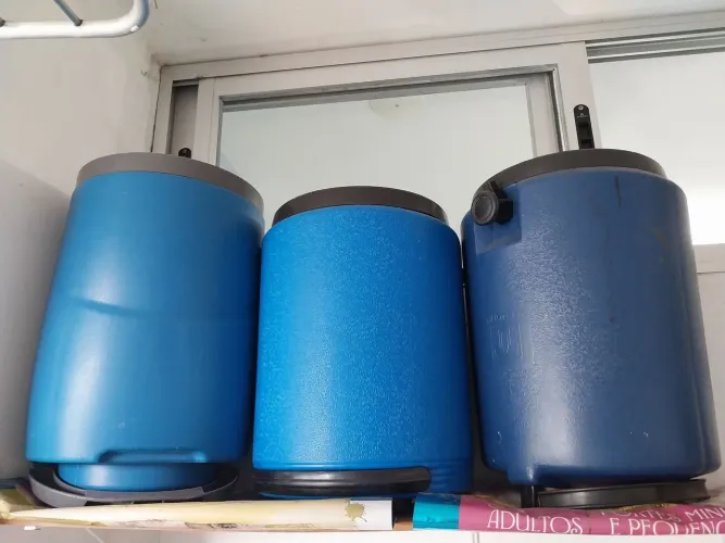 3 Garrafas termicas 09 e10 litros. 