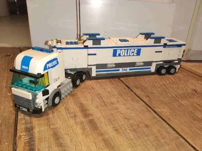 Lego City 7743 - Caminhão Centro De Comando Polícia