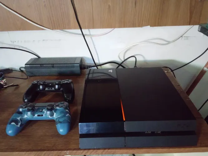 Vendo ps4 fat 1 terá ou troco