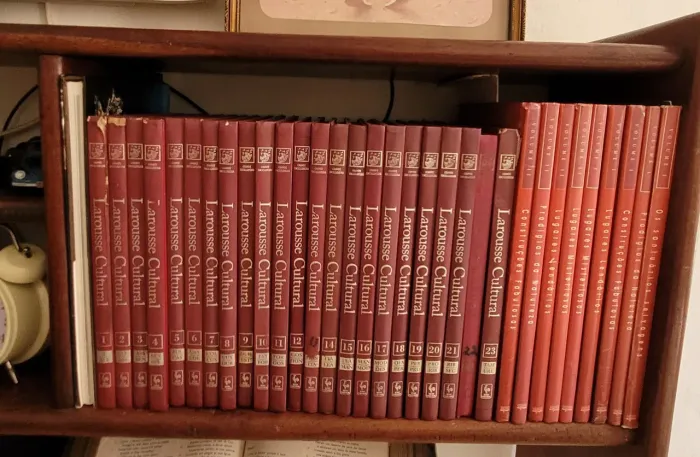 Coleção Atlas do Extraordinário e Grande Enciclopédia Larousse Cultural (33 livros)