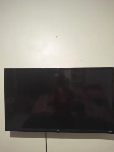 Vendo uma caixa de som JBL e uma TV TCL 32 polegadas