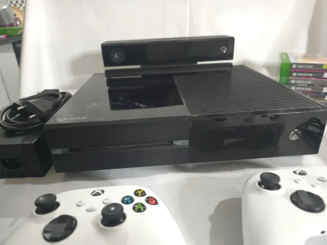Xbox one FAT com controle e jogos