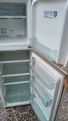 Estou vendendo geladeira Frost Free !