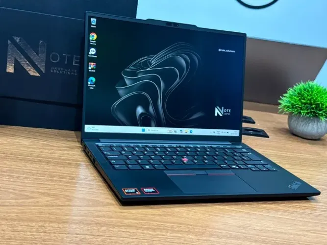 Notebook Lenovo ThinkPad E14 Gen 7 Ryzen 5 220 DDR5 SSD NVMe 512GB 14" WUXGA - Garantia e