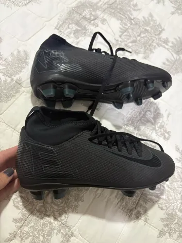 Chuteira da Adidas, nunca usada!