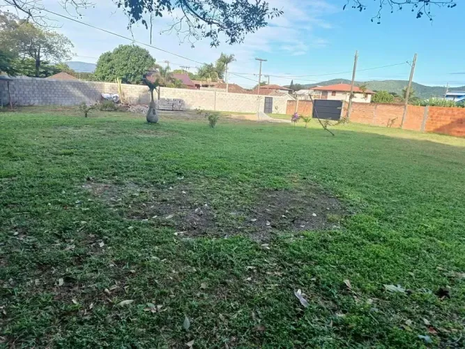 Lindo terreno de 2.000 mil metros quadrados na Enseada do brito/sc