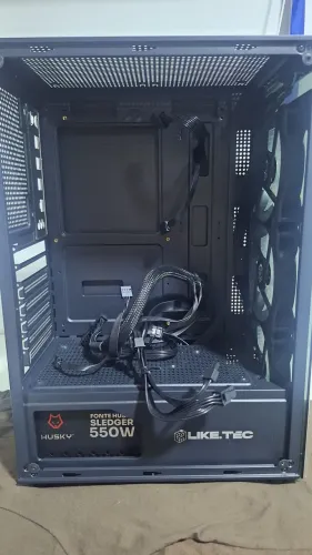 Vende-se Gabinete e Fonte já instalada