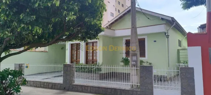 Casa com 2 Quartos, Centro - Pindamonhangaba