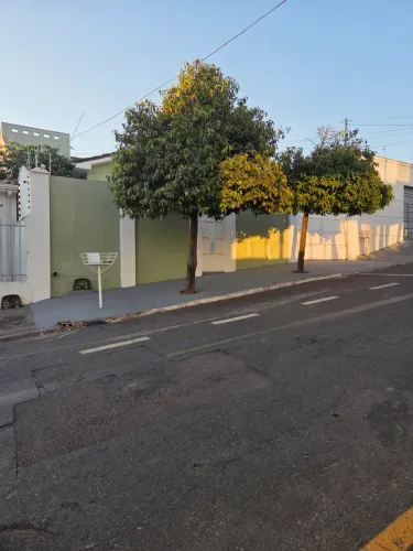 Imóvel para aluguel e venda possui 170 metros quadrados com 3 quartos em Jardim Cuiabá - C