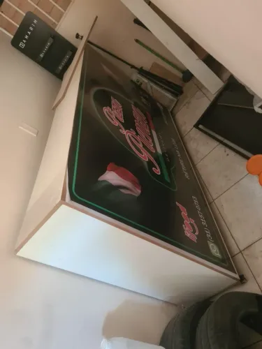 Balcao de Madeira para comercio, com frente para placa