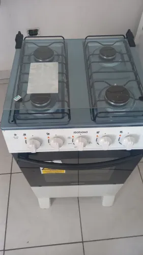 Fogão 4 bocas novo , nunca usado na garantia.