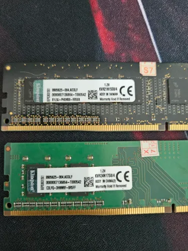 Duas memórias 4gb ddr4