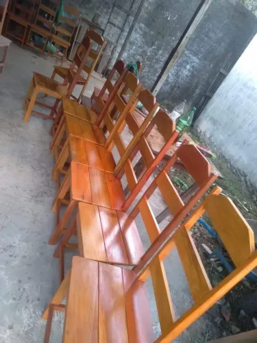 Cadeiras em Madeira de Lei - NOVAS.