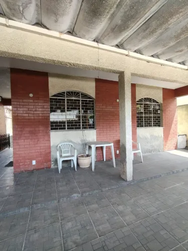 Ótima casa com 3 qts, 1 suíte, pertinho Craque do Pão