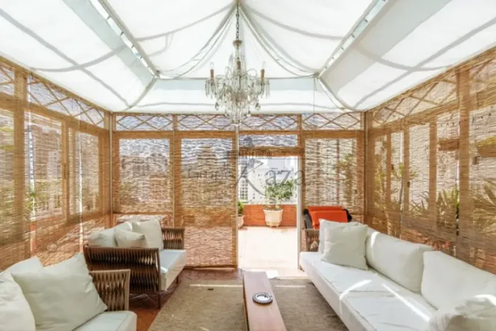 Apartamento Cobertura - Jardim América - 2 Suítes - 325m².