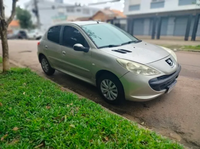 Peugeot 207 XR 1.4 Flex 8V 5P 2011
